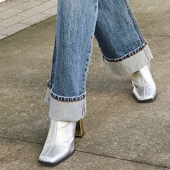 NWOB $120 GB
Border-Line Stretch Silver Metallic Block Heel Booties - Picture 8 of 8